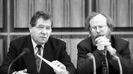 Wolfgang Roth und Wolfgang Thierse in Bonn in der Bundespressekonferenz.