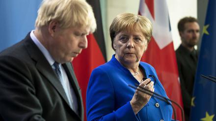 Bundeskanzlerin Angela Merkel ist kompromissbereit, der britische Premier Boris Johnson sieht keine Lösung.