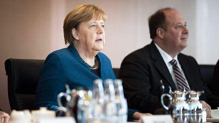 Bundeskanzlerin Angela Merkel und Kanzleramtschef Helge Braun waren mit den Ergebnissen des Corona-Gipfels nicht zufrieden.