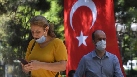 In der Türkei gibt es deutlich mehr Infizierte als zunächst bekanntgegeben.