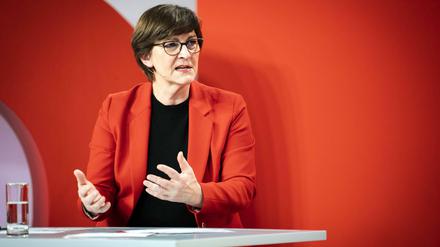 SPD-Chefin Saskia Esken kritisiert Annalena Baerbock für ihren Vorstoß zu CO2-Emmissionen.