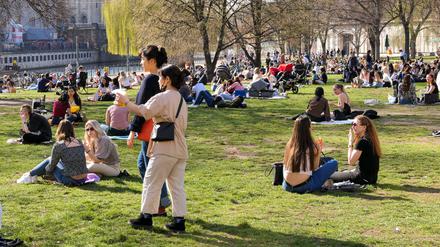 Größere Gruppen in Parks ab Sonntag: Geimpfte und Genesene zählen nicht mehr dazu bei privaten Treffen.