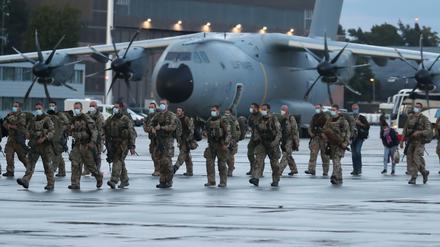 Soldatinnen und Soldaten kommen nach der Evakuierungsoperation in Kabul in Deutschland an.