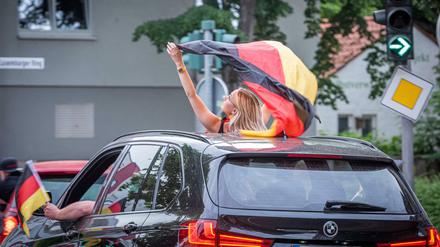 Flaggen zur Fußball-WM sind okay. Das mit dem Stolz auf die eigene Nation ist nicht unproblematisch in Deutschland.