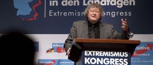 Der Politologe Werner Patzelt spricht im März 2017 auf dem "Extremismuskongress" der AfD in Berlin.