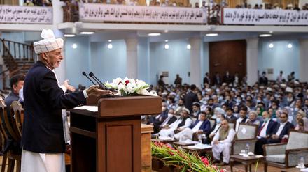 Afghanistans Präsident Aschraf Ghani spricht zur Loja Dschirga.