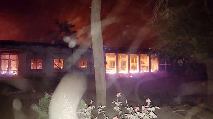 Durch einen amerikanischen Luftangriff ist in der Nacht zu Samstag eine Klinik von Ärzte ohne Grenzen im afghanischen Kundus in Brand geraten.