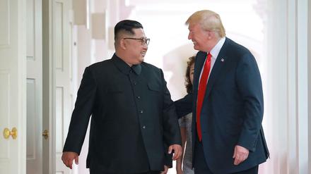 Gelöste Stimmung. Kim Jong Un und Donald Trump bei ihrem Gipfel am Dienstag in Singapur.