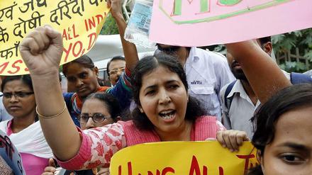 Auf Mitgefühl können die Vergewaltiger von Neu-Delhi nicht hoffen. Die Menge vor dem Gerichtsgebäude brach in Jubel aus, als die Todesurteile gegen die vier jungen Männer verkündet wurde. 