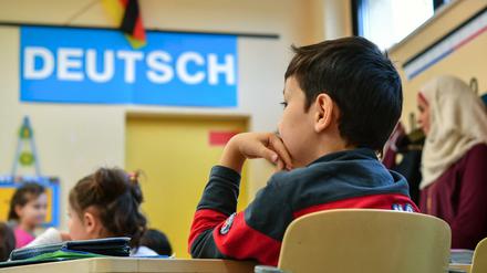 Flüchtlingskinder lernen in einer Klasse der Astrid-Lindgren-Grundschule in Frankfurt (Oder) 