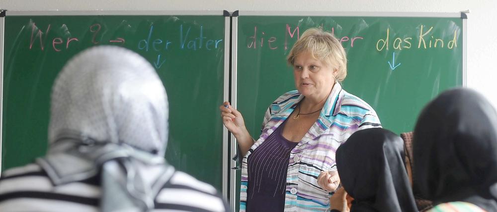 In Sprachkursen lernen Migranten die deutsche Sprache.