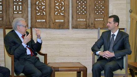 Der UN-Sonderbeauftragte Lakhdar Brahimi beim Gespräch mit Syriens Präsident Baschar al-Assad.