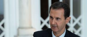 Der syrische Präsidenten Bashar al-Assad während eines Fernsehinterviews, in dem er über die Lage der Kurdengebiete spricht.