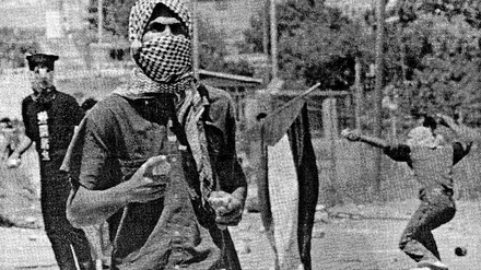 Die Steinwürfe jugendlicher Steinewerfer gegen israelische Sicherheitskräfte im Gaza-Streifen oder im Westjordanland sind zum Symbol der Intifada geworden. 