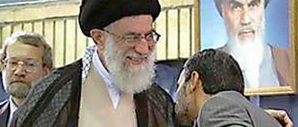 Der Eindruck täuscht. Um das Verhältnis von Religionsführer Ali Chamenei und Präsident Mahmud Ahmadinedschad ist es derzeit nicht zum Besten bestellt.