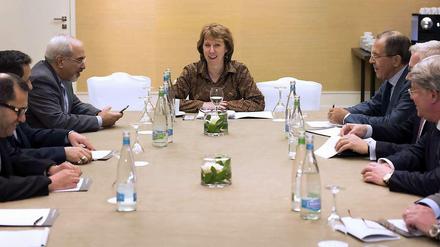 Irans Außenminister Mohammad Javad Zarif, EU-Außenbeauftragte Catherine Ashton und der russische Außenminister Sergei Lawrow (vlnr.).