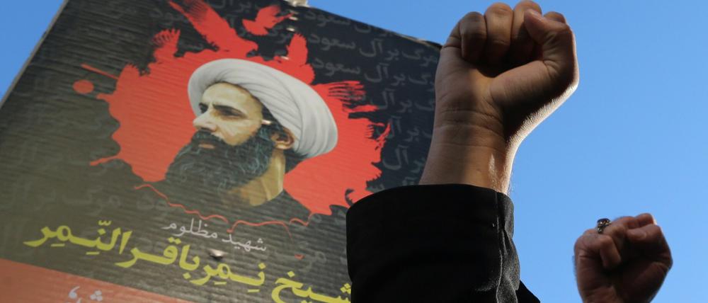Geballter Zorn. In Teheran haben Demonstranten vor der saudischen Botschaft gegen die Hinrichtung eines schiitischen Geistlichen protestiert.