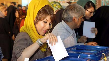 Iran wählte am Freitag einen - eventuell neuen - Präsidenten. Wer gewonnen hat, wird wohl erst am Samstagvormittag feststehen.