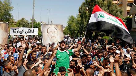 "Maliki, Du bist unsere Wahl", steht auf dem Schild. Anhänger von Premier Maliki demonstrieren in Bagdad.