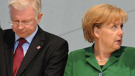 Mit einer konservativen Wende wie sie Roland Koch jetzt fordert, ist Angela Merkel nicht geholfen.