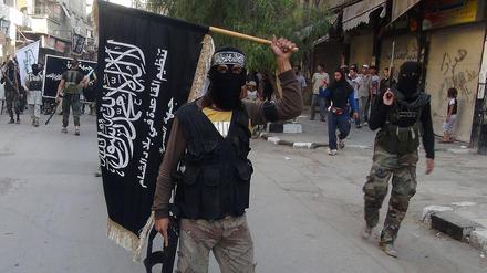 Kämpfer der islamistischen Al-Nusra-Front im Flüchtlingslager Jarmuk am Rande von Damaskus.