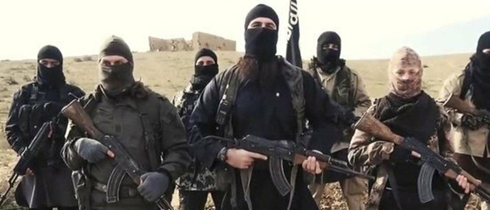 Keiner will sie haben, auch wenn sie deutsche Staatsbürger sind: IS-Kämpfer auf einem Propagandafoto.