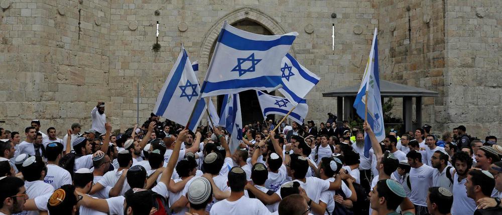 Israelische Siedler feiern den Jerusalem-Tag