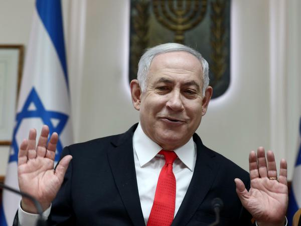 Premier Benjamin Netanjahu ist nicht bereit zurückzutreten - auch wenn er sich vor Gericht wegen Korruption verantworten muss.