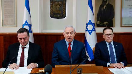 Israels Premierminister Benjamin Netanyahu (Mitte) bei einer Kabinettssitzung 