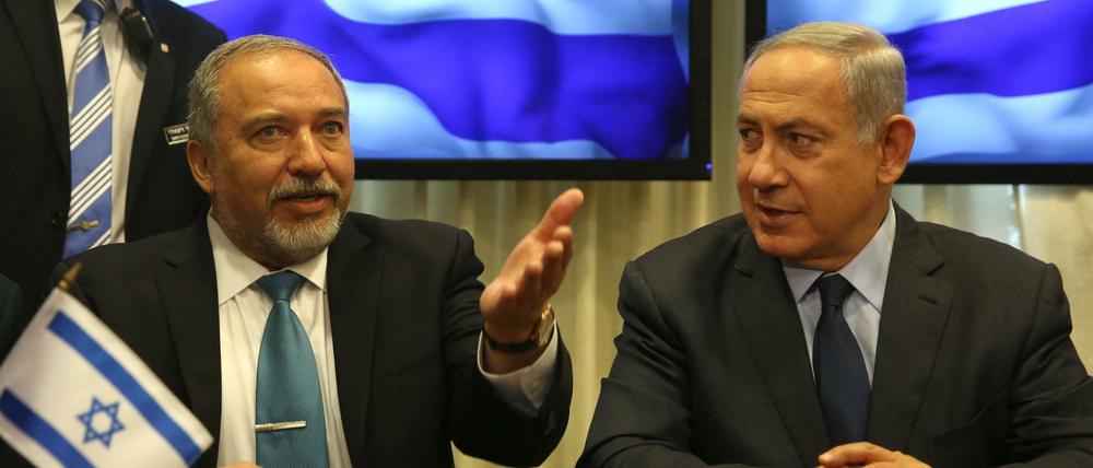 Israels Ministerpräsident Benjamin Netanjahu und Avigdor Lieberman, designierter Verteidigungsminister. 