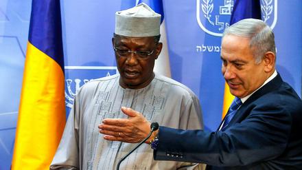 Vor wenigen Tagen besuchte Tschads Herrscher Idriss Deby (l.) Israels Premier Benjamin Netanjahu. Beide Länder wollen nach mehr als 50 Jahren wieder diplomatische Beziehungen aufnehmen.