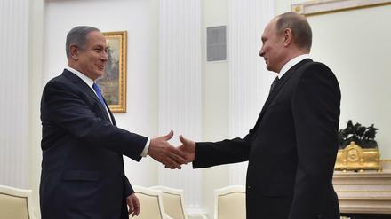 Hand drauf. Mehrfach haben sich Netanjahu (l.) und Putin in den vergangenen Monaten getroffen. 