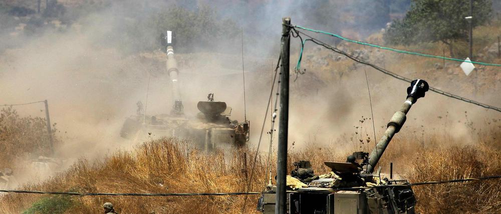 Das israelische Militär bombadiert libanesische Ziele.