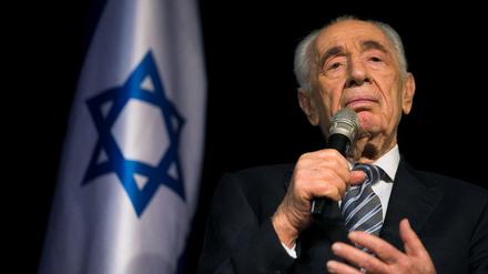Der ehemalige israelische Präsident Schimon Peres ist nach einem Schlaganfall in ein Krankenhaus eingeliefert worden.
