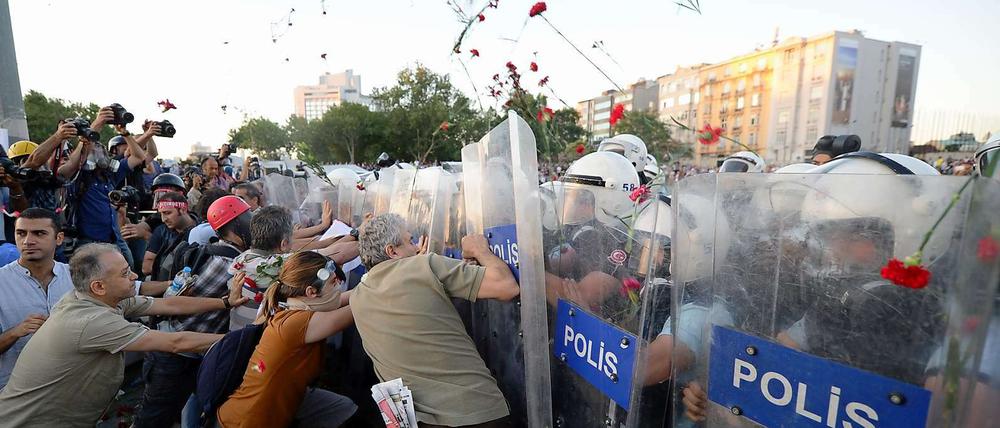 Die Polizei geht mit Härte gegen die Demonstranten in Istanbul vor.