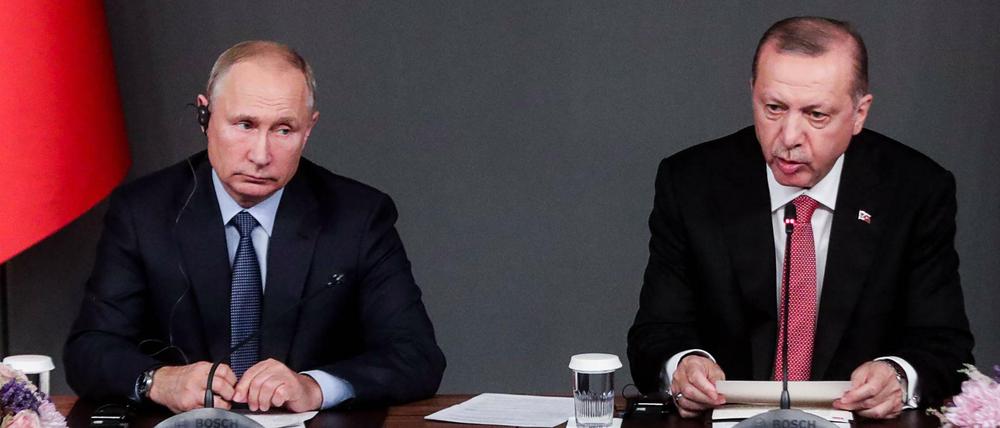 Vladimir Putin (l.) und Recep Tayyip Erdogan bei einer gemeinsamen Pressekonferenz um Oktober.
