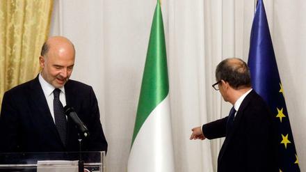 Italiens Wirtschaftsminister Giovanni Tria und EU-Wirtschaftskommissar Pierre Moscovici streiten über Roms Haushaltsentwurf.