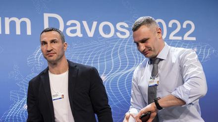 Auf dem Treffen des Weltwirtschaftsforums übte Wladimir Klitschko (hier links) Kritik an der Zögerlichkeit des Bundeskanzlers.