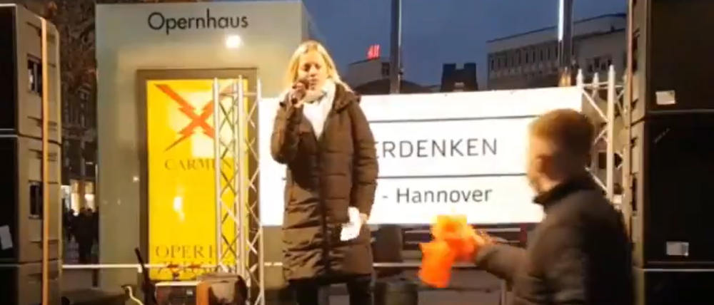 Jana aus Kassel bei ihrer Rede.