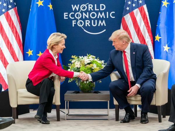 EU-Kommissionschefin trifft sich mit US-Präsident Donald Trump in Davos. 