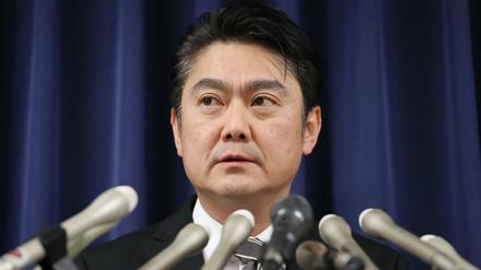 Der japanische Justizminister Takashi Yamashita verkündet die Hinrichtungen bei einer Pressekonferenz. 