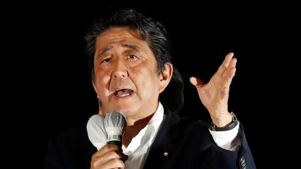 Ministerpräsident Shinzo Abe darf wie erwartet jubeln.