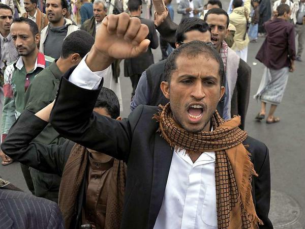 Schiitischen Rebellen protestieren im Jemen. Sie haben in der Hauptstadt Protestcamps errichtet.