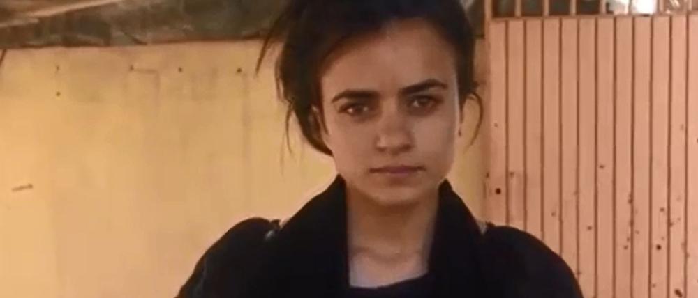 Aschwak Hadschi Hamid Talo, eine junge Jesidin, die angibt, in Deutschland erneut auf ihren IS-Peiniger gestoßen zu sein.