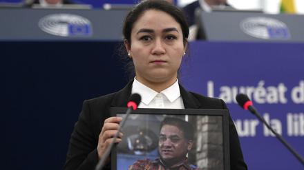 Jewher Ilham nahm anstelle ihres inhaftierten Vaters den Sacharow-Preis entgegen.