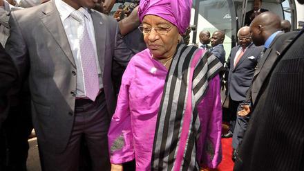 Beim Amtskollegen im Senegal. Liberias Präsidentin Ellen Johnson-Sirleaf ist zur Amtseinführung von Präsident Macky Sall nach Dakar gereist. 
