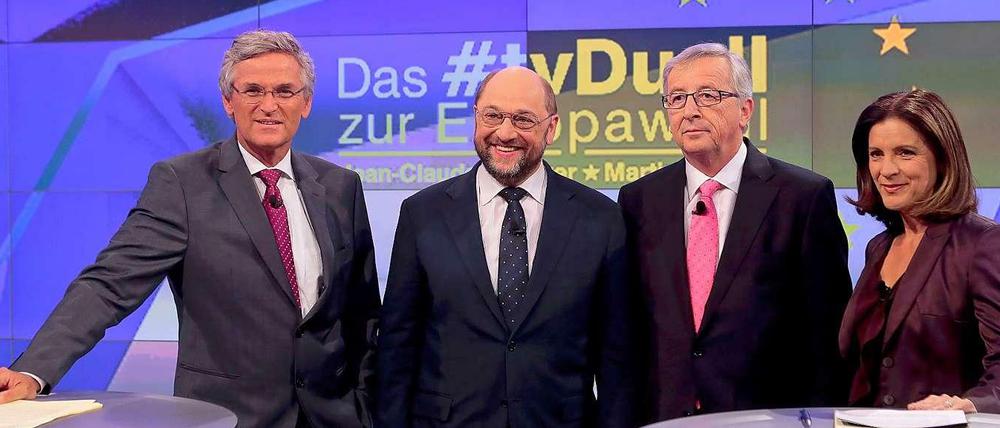 Spitzenkandidaten. EU-Parlamentspräsident Martin Schulz (links) und Luxemburgs Ex-Ministerpräsident Jean-Claude Juncker zusammen mit den Moderatoren, dem ZDF-Chefredakteur Peter Frey und der österreichischen Fernsehjournalistin Ingrid Thurnher.