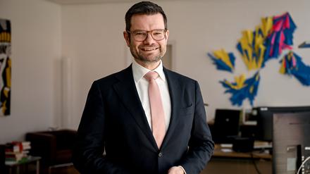 Marco Buschmann (FDP), Bundesminister der Justiz, lächelt.