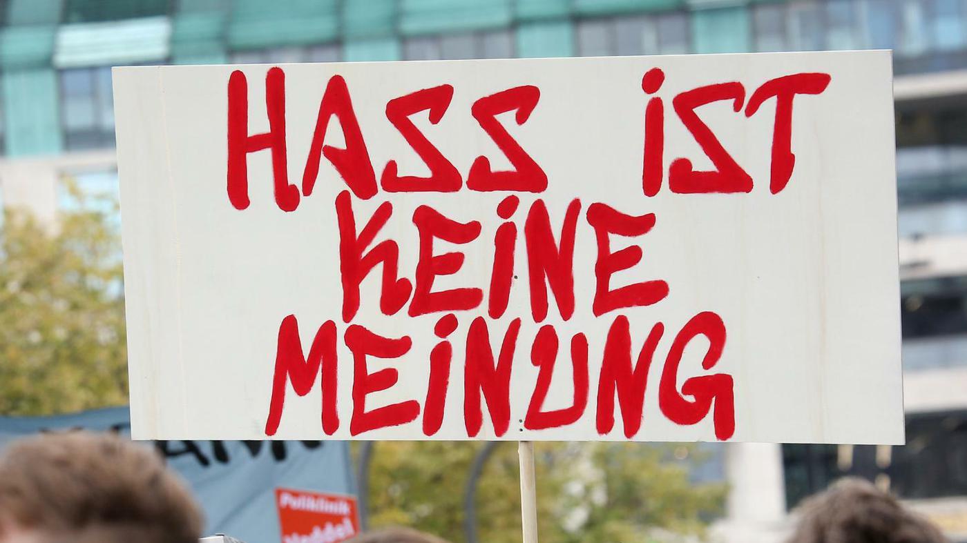 Meldepflicht für HassPostings Bundesregierung beschließt Maßnahmen