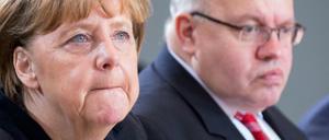 Die Kanzlerin und ihr Kanzleramtschef und Flüchtlingskoordinator bei einer Kabinettssitzung in Berlin.